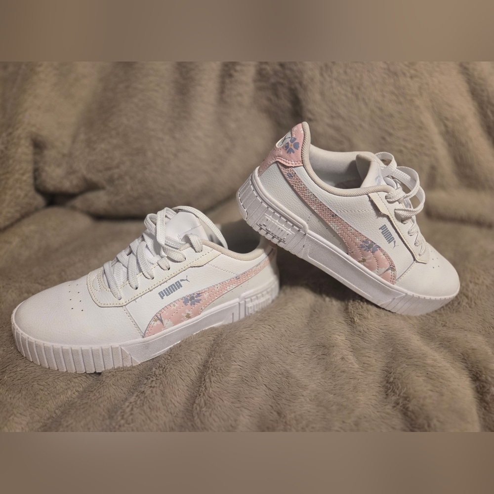 Puma Kids White Sneakers with Pink Floral Accents Size 6.5 Big Girls/8 WomensEUC
